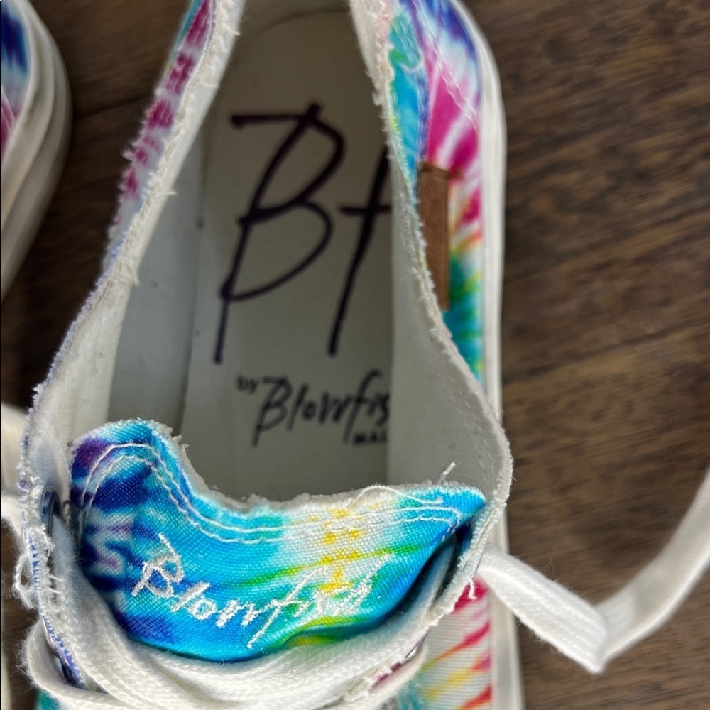 Blowfish Malibu Colorful Tie-Dye Sneakers 7.5 - Picture 2 of 3